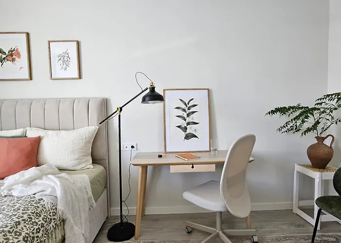 Luxury Townhouse With Stunning Sea & Mountain Views *