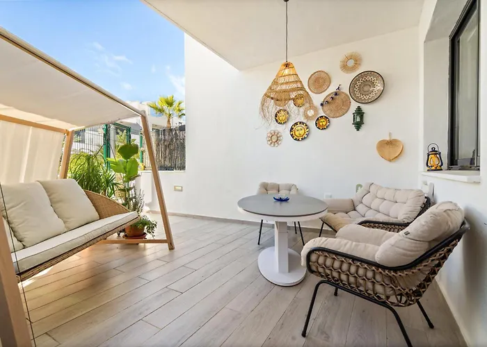 Luxury Townhouse With Stunning Sea & Mountain Views