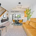 Luxury Townhouse With Stunning Sea & Mountain Views