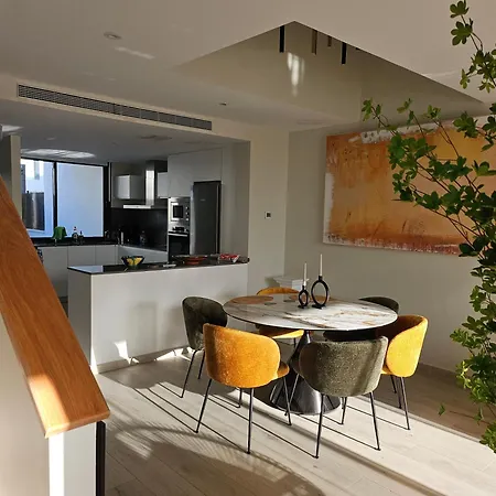 Villa Luxury Townhouse With Stunning Sea & Mountain Views *