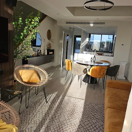 וילה Luxury Townhouse With Stunning Sea & Mountain Views