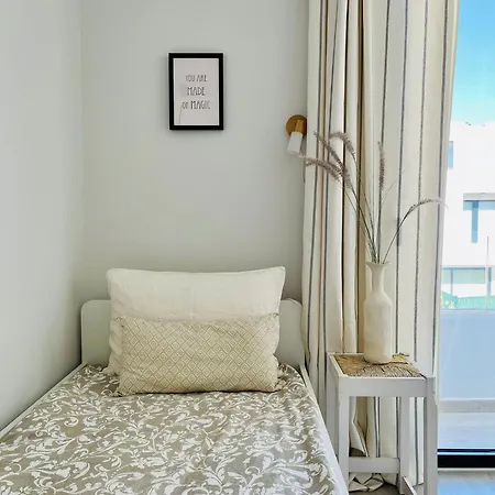 Luxury Townhouse With Stunning Sea & Mountain Views וילה *