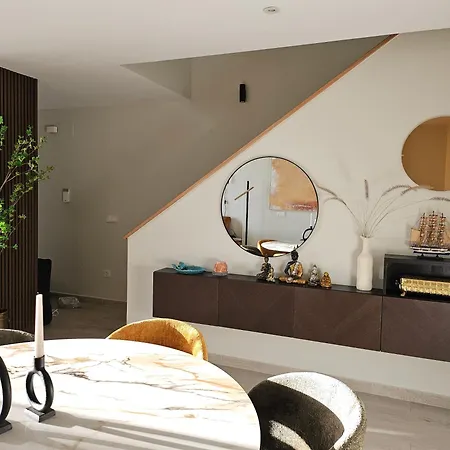 Luxury Townhouse With Stunning Sea & Mountain Views * פואנגירולה