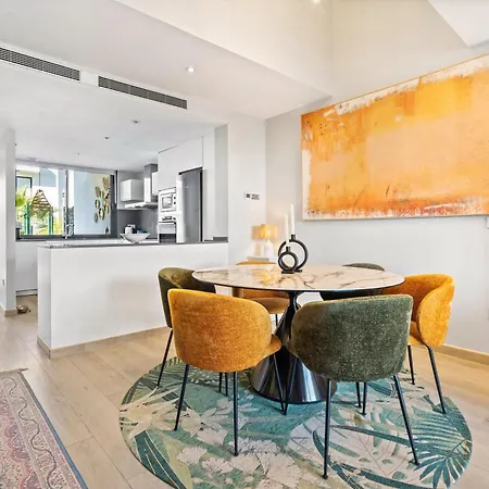 Luxury Townhouse With Stunning Sea & Mountain Views Villa *
