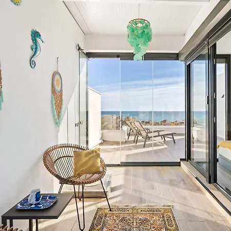 Luxury Townhouse With Stunning Sea & Mountain Views וילה *