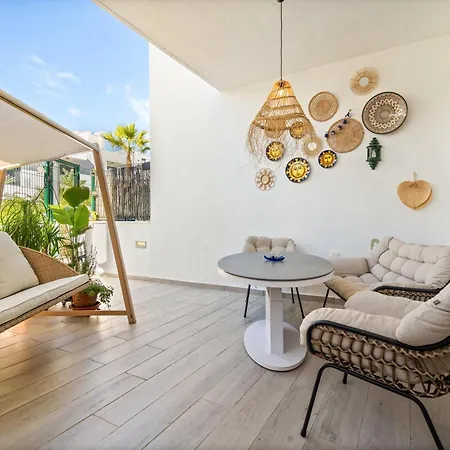 Luxury Townhouse With Stunning Sea & Mountain Views