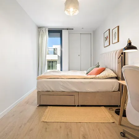 Luxury Townhouse With Stunning Sea & Mountain Views *