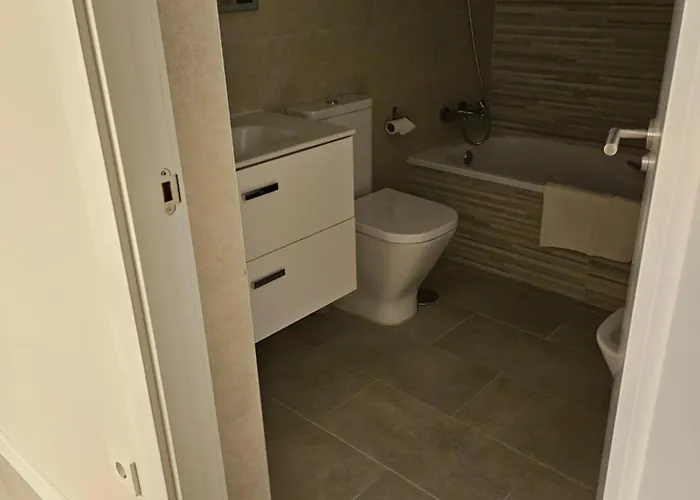 Luxury Townhouse With Stunning Sea & Mountain Views וילה פואנגירולה