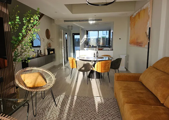 Luxury Townhouse With Stunning Sea & Mountain Views