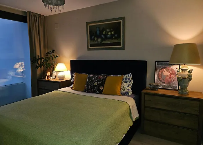 Luxury Townhouse With Stunning Sea & Mountain Views פואנגירולה