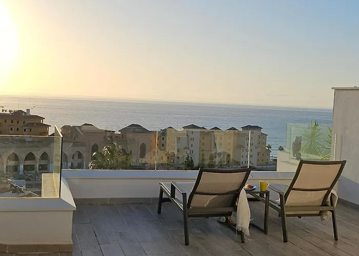 Luxury Townhouse With Stunning Sea & Mountain Views וילה