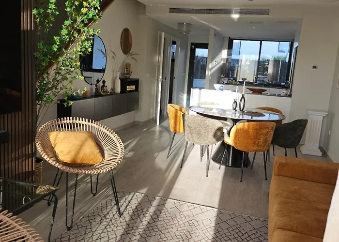 וילה Luxury Townhouse With Stunning Sea & Mountain Views