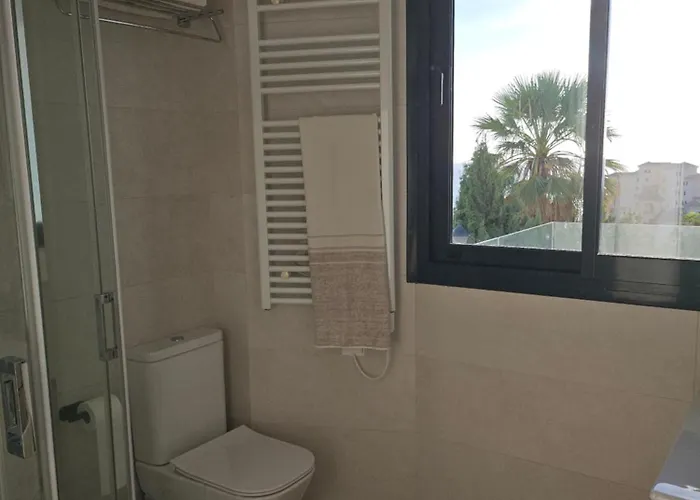 Luxury Townhouse With Stunning Sea & Mountain Views וילה פואנגירולה