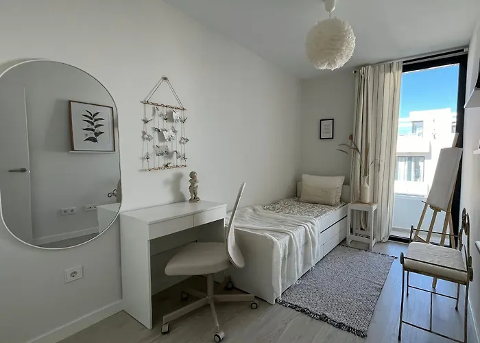 Luxury Townhouse With Stunning Sea & Mountain Views וילה פואנגירולה