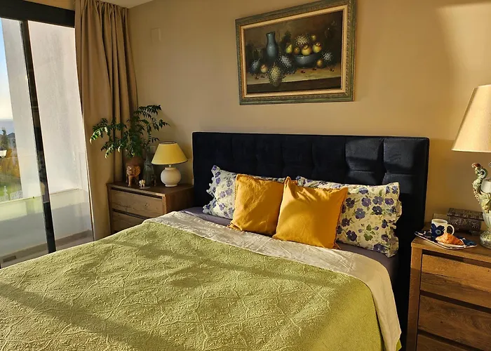 Luxury Townhouse With Stunning Sea & Mountain Views וילה *