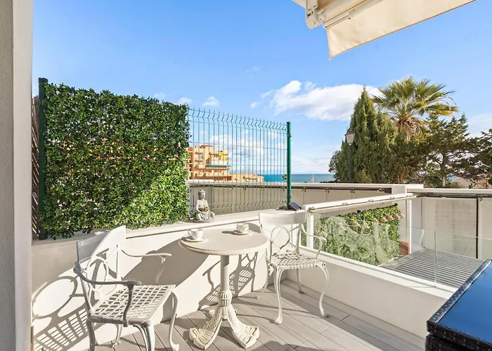 Luxury Townhouse With Stunning Sea & Mountain Views וילה *