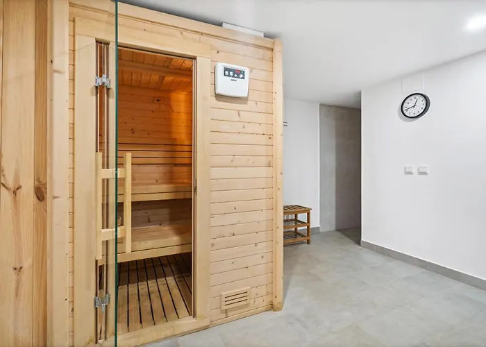 Luxury Townhouse With Stunning Sea & Mountain Views פואנגירולה