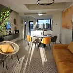 Luxury Townhouse With Stunning Sea & Mountain Views