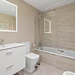 Luxury Townhouse With Stunning Sea & Mountain Views