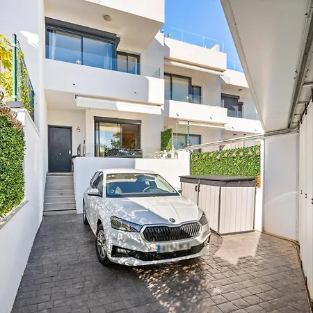 Luxury Townhouse With Stunning Sea & Mountain Views ヴィラ *